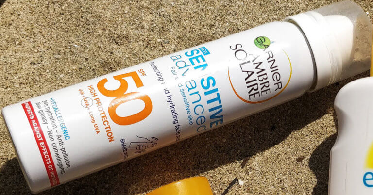 spray de protecție solară pentru față Garnier Ambre Solaire Sensitive Advanced Face Mist SPF50 - review
