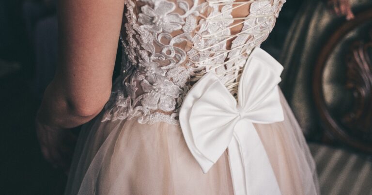 rochie de mireasă în alte culori nu neapărat albă