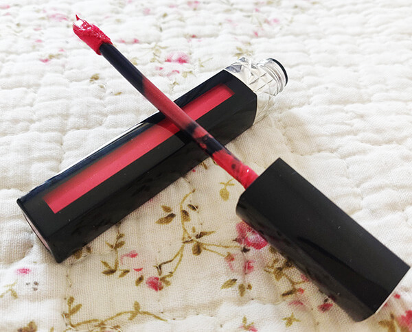 ruj lichid satinat Rouge Dior Liquid_aplicator_review