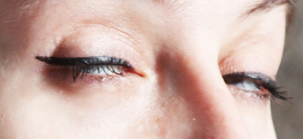 cum arată pe ochi_tușul de ochi tip cariocă Maybelline Hyper Precise All Day Liquid Eyeliner_review și păreri