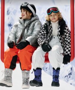 colecția de haine și încălțăminte de schi pentru copii